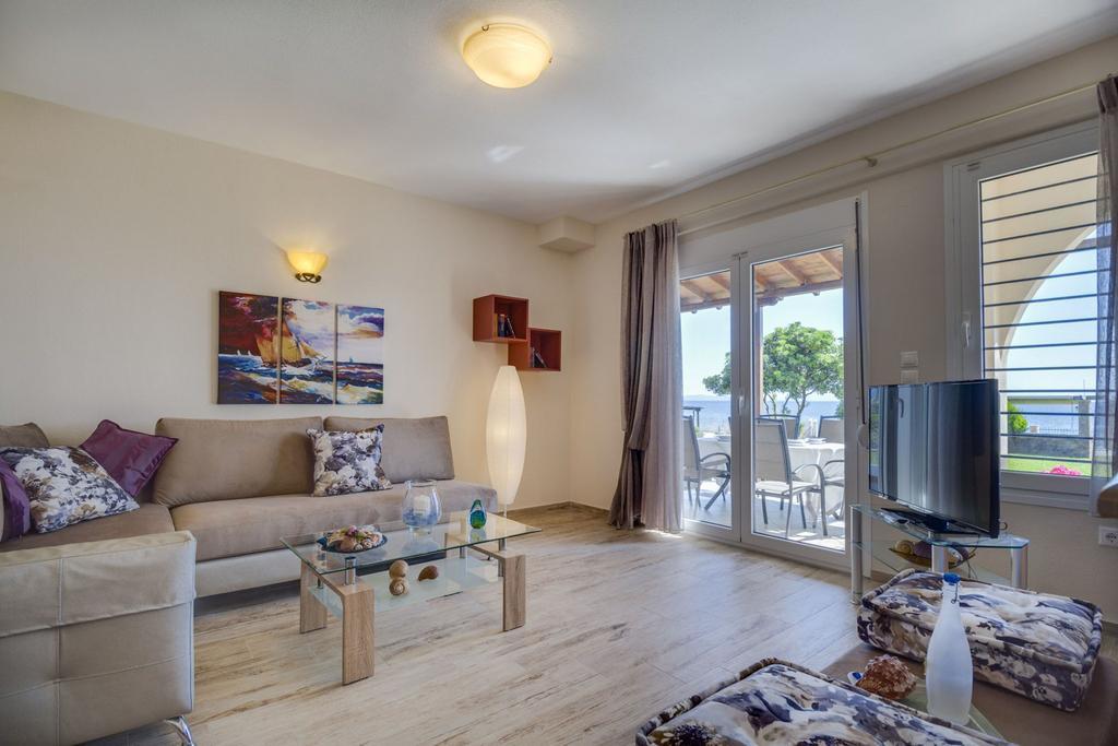 Villa Nefeli - Akti Salonikiou A Agios Nikolaos  Buitenkant foto