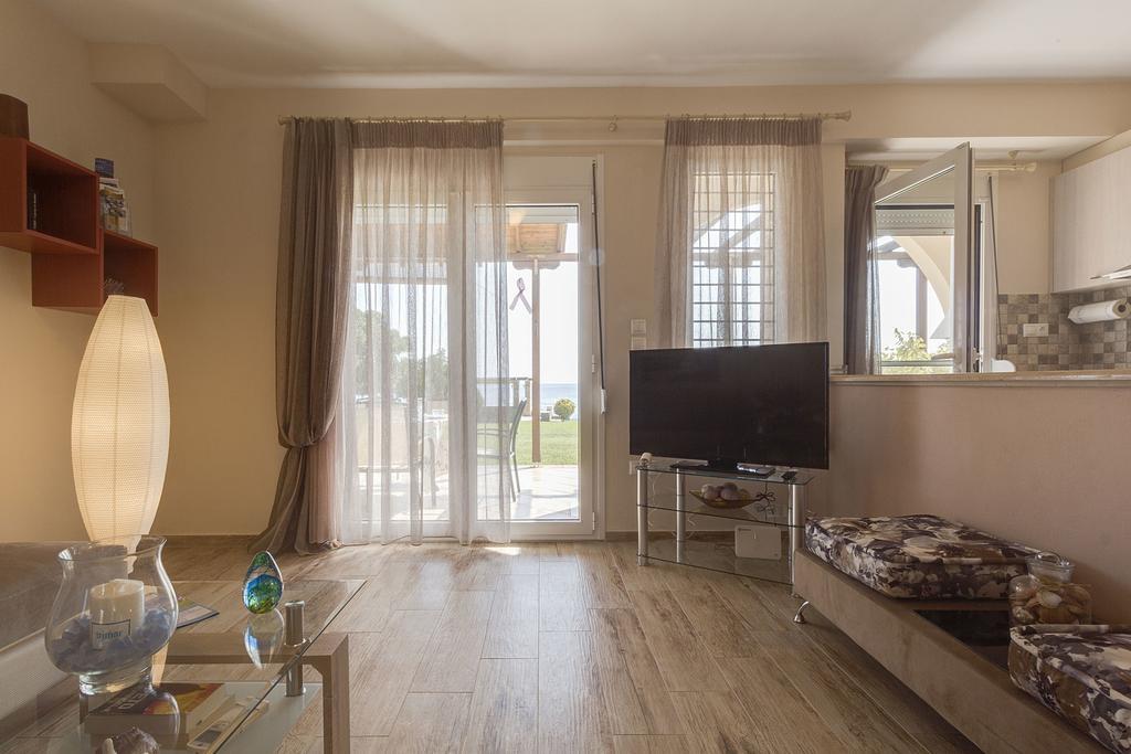 Villa Nefeli - Akti Salonikiou A Agios Nikolaos  Buitenkant foto
